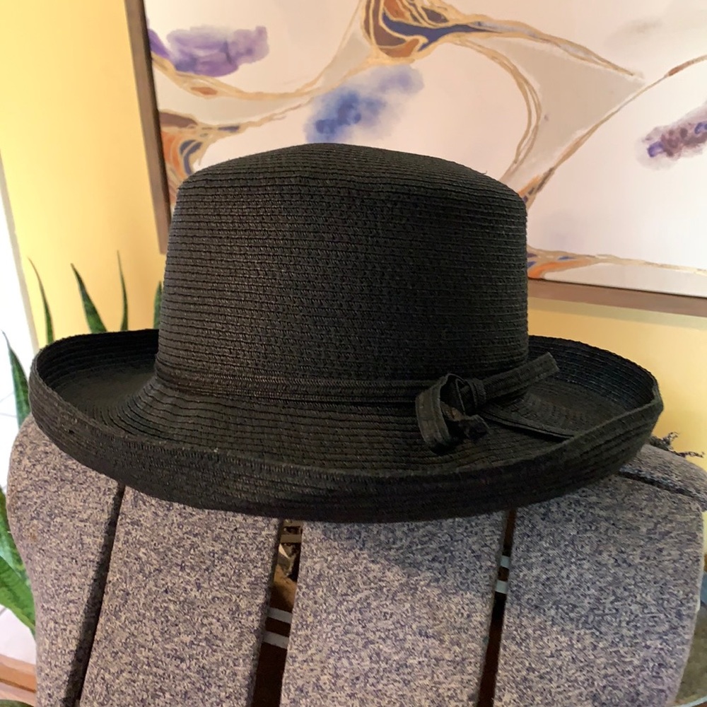Black sun hat